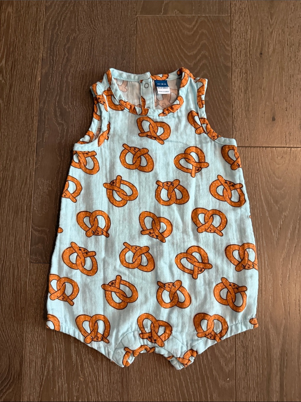 Old Navy unisex pretzel onesie. Size:12-18 months. Gently Used.